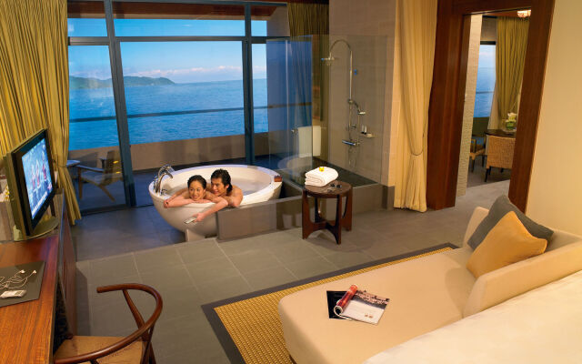 Hilton Sanya Yalong Bay Resort & Spa