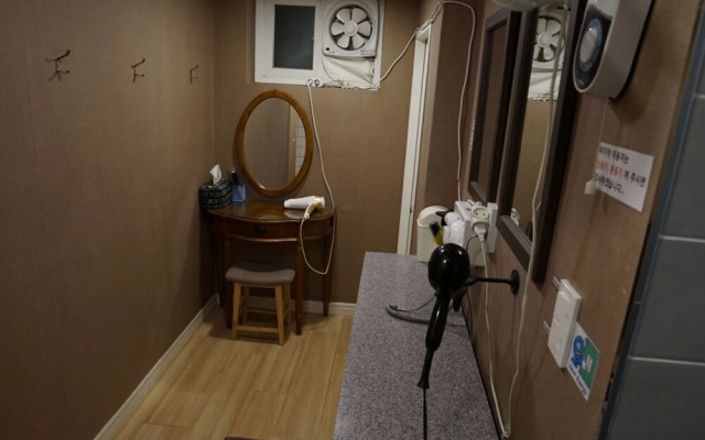 Tongyeong With Guest House