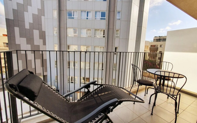 New Apartment Near the Beach With Parking TL53