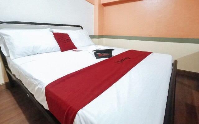 RedDoorz near SGM Condotel Villa Beach Iloilo