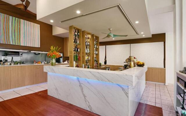 Beach Club Palm Cove 2 Bedroom Luxury Penthouse