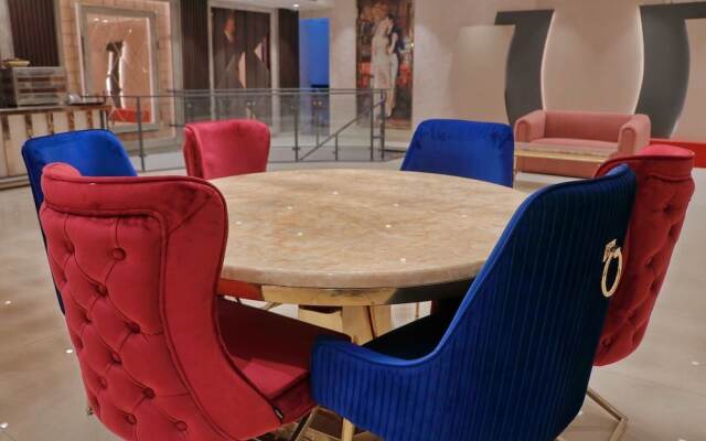 The Eliot Hotel & Banquet