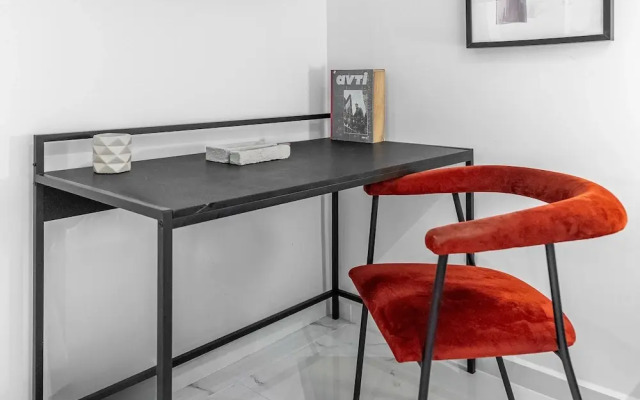 Phaedrus Living: Lykavitos Heights Studio