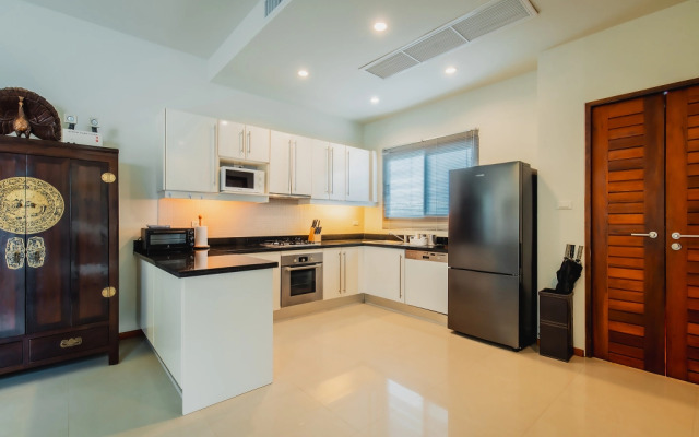 Ivory Pool Villa in Nai Harn Villa