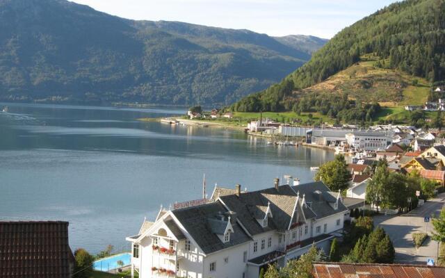 Hofslund Fjordhotel