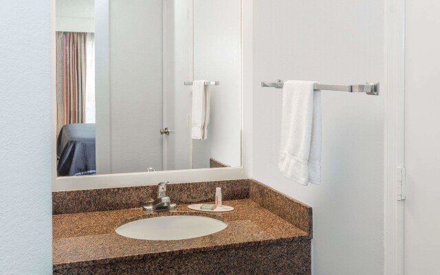 Baymont by Wyndham Lake Park Valdosta I-75