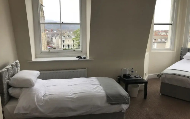 The New Alexandra Hotel