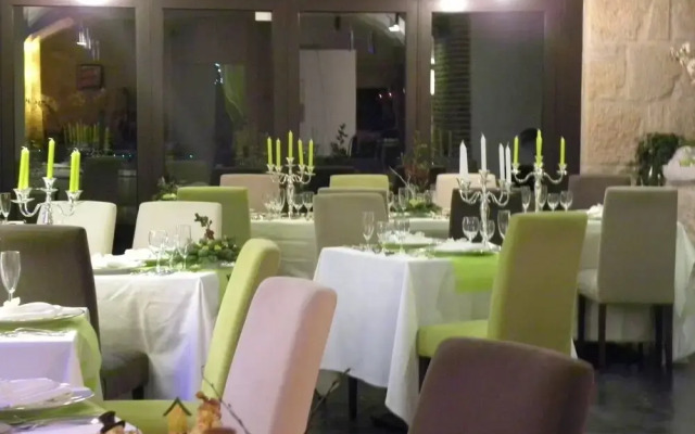 Hotel La Bastie D'Urfe