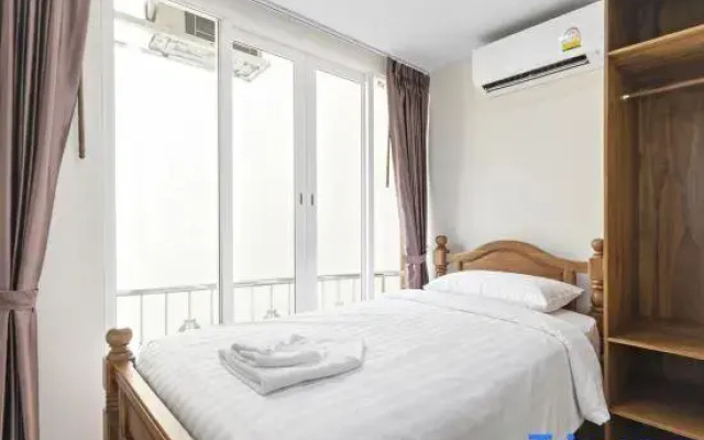 Royale 8 Ville Guest House