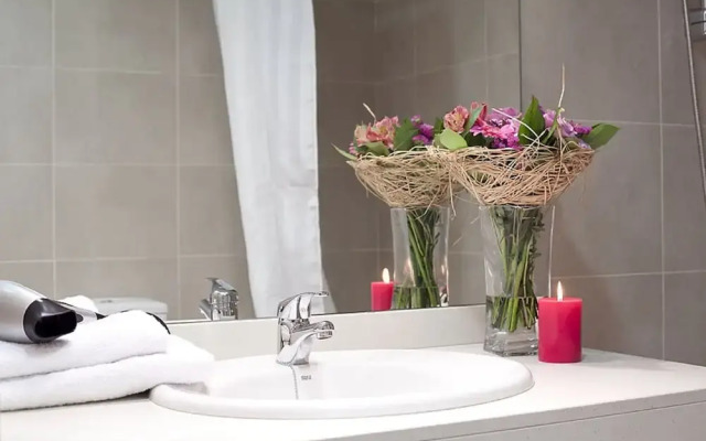 Charmsuites Nou Rambla Apartments