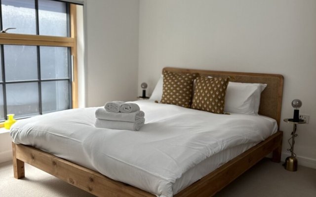 Ideal Bristol Getaway - 3 bed Harbourside Home