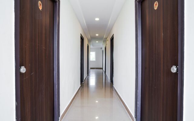 OYO 13163 Jaswitha Homes