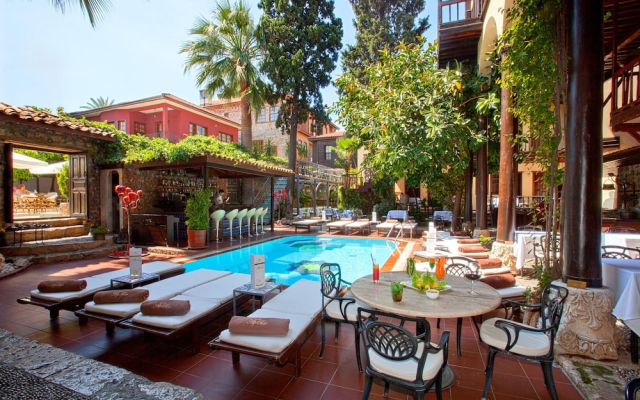 Sweet Studio Flat with Patio SARMAŞIK