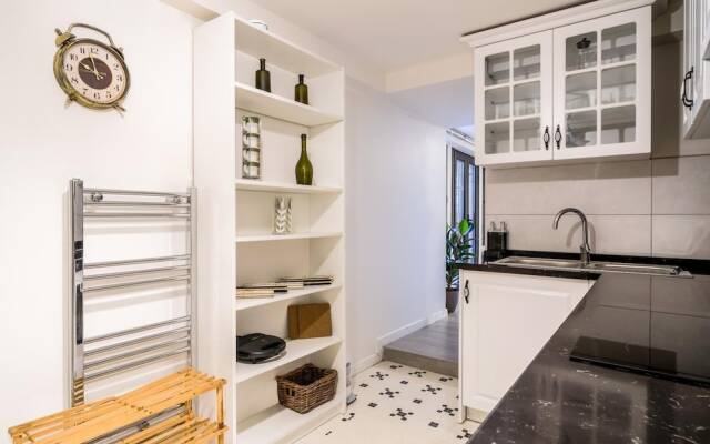 Convenient Flat w Garden 10 min to Galataport