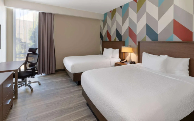 La Quinta Inn and Suites by Wyndham Tulsa Downtown - Route 66