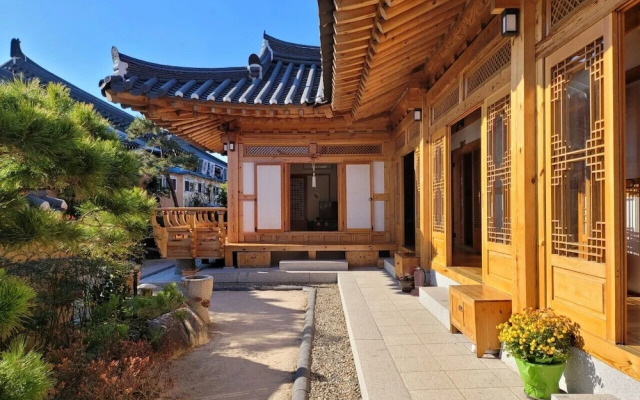 Wiyeonjae Hanok Stay