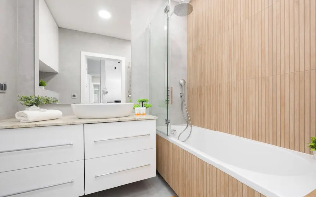 Gumińska Apartment Warsaw by Renters