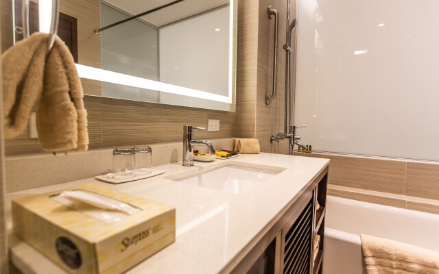 Surfrider Resort Hotel