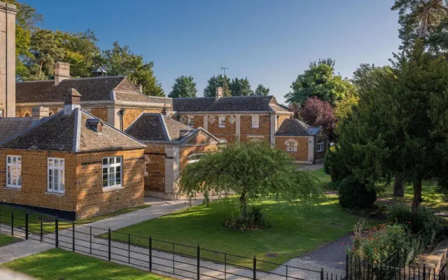 Rushton Hall Hotel & SPA