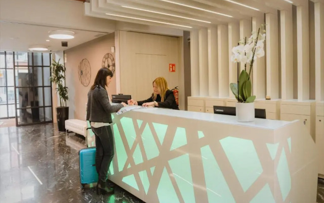 Arya Stadium Hotel