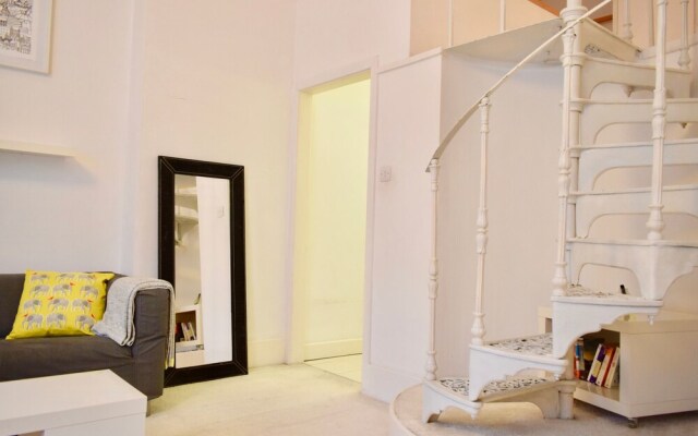 Elegant Mezzanine Studio Flat in Belsize Park