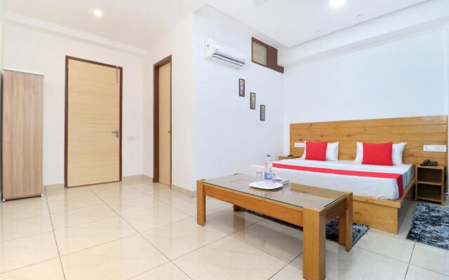OYO 26606 Hotel R K Grand