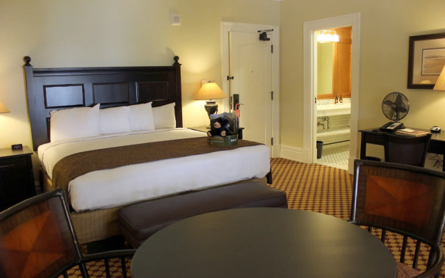 Lake Yellowstone Hotel & Cabins - Inside the Park