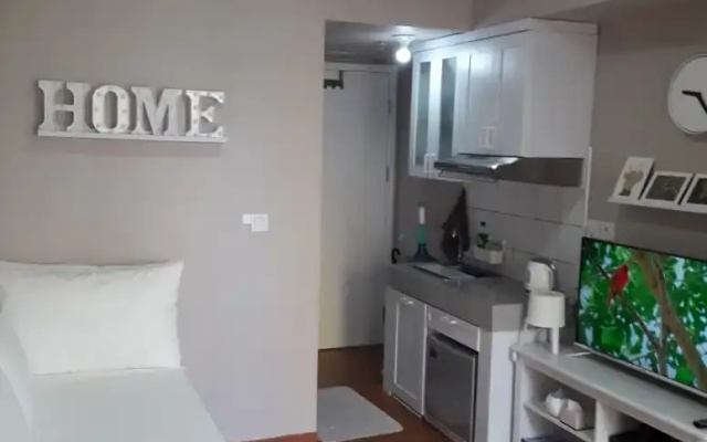 Springlake Apartment Summarecon by Veeroom
