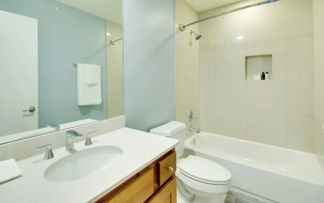 Spacious Eado Getaway < 1 Mi to Toyota Center!