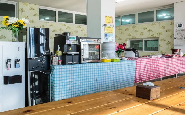 Olleh Windmill Pension & Guesthouse - Hostel