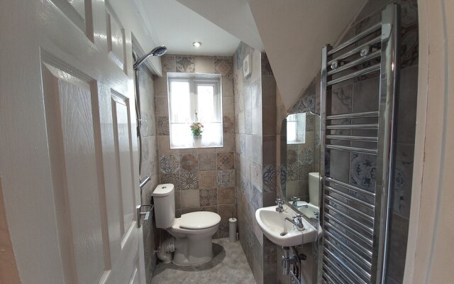 Charming 4-bed Victorian House in Retford