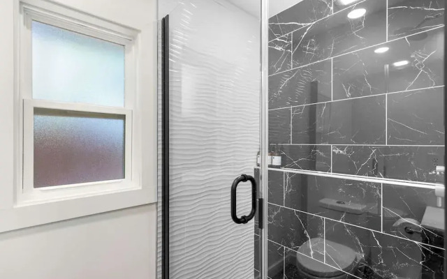 Little Bearcat Bungalow Stay on Ozark Waterfront