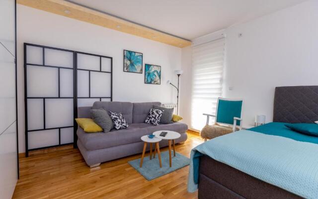 Apartment SELF CHECK IN 00-24 MM