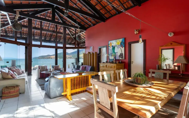 House With Private Beach in Porto Bello Mangaratiba