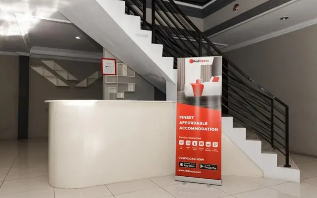 RedDoorz Plus Near Transmart Kairagi Dua Manado