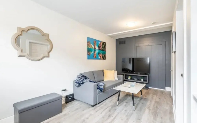 Modern Rustic 1BR Boutique Apt Within DT Hamilton