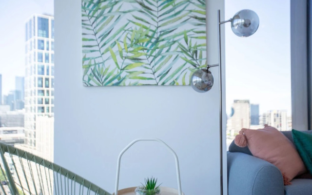 Central Melbourne 2br2bt APT on Collins St+parking