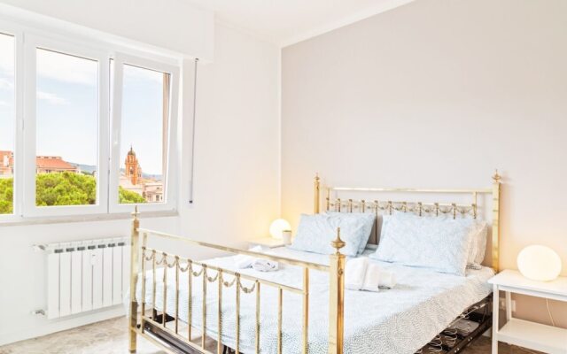 Chiavari Colorful Flat with Garage