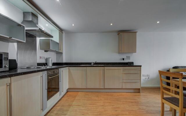 Bright & Modern 2-bedroom Flat - Sleeps 4