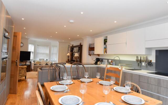 Queens Mews a Coastal Holiday Home