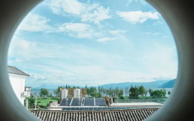 On the wind and cloud inn