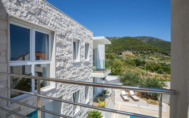 Villa Bol Brac save 15 percent on Split-villas com
