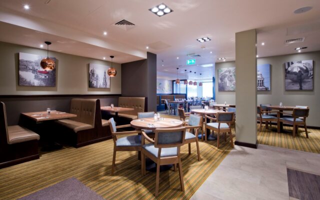 Premier Inn Leeds City Centre (Whitehall Road)