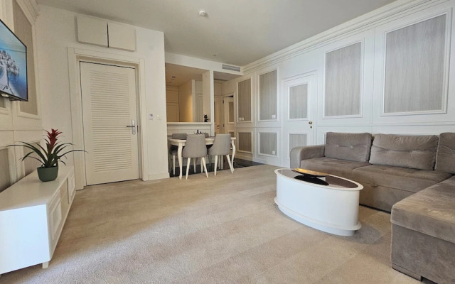 Royalis Suites