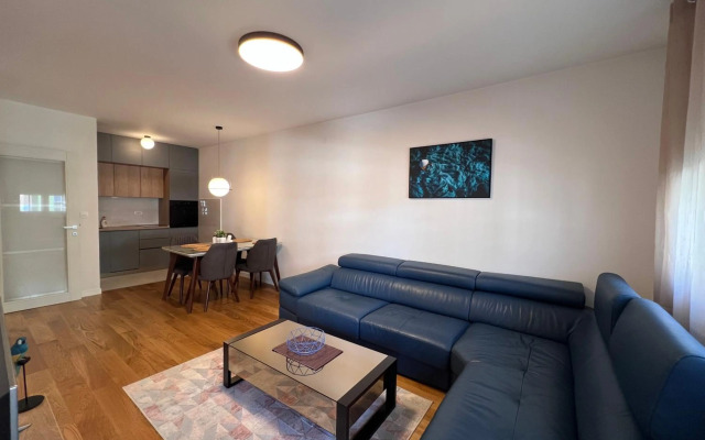 White Homes Apartments • Central Point