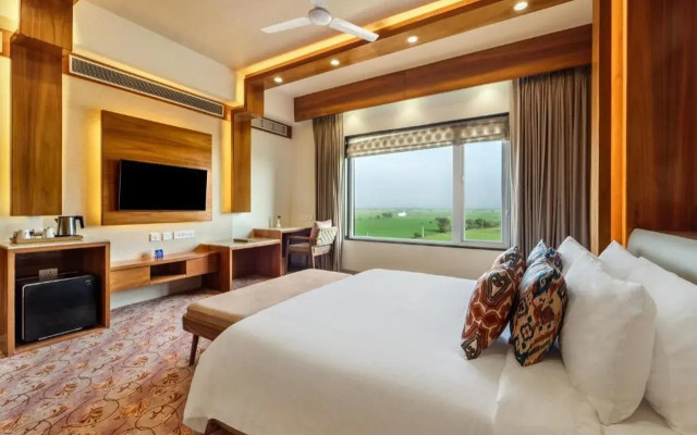 Shyama Sarovar Portico