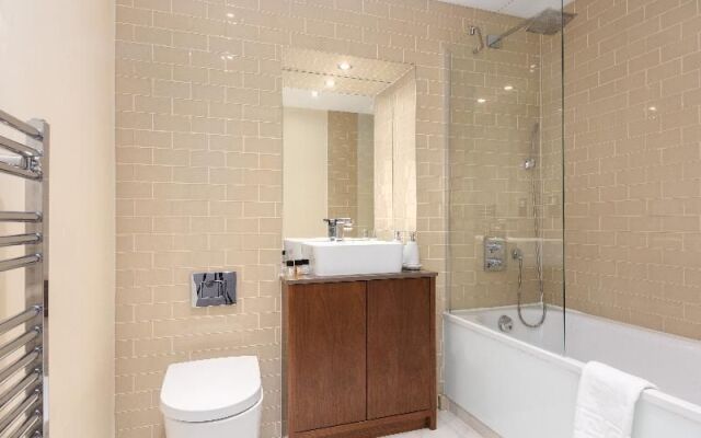 Lincoln Plaza Studio Apartments