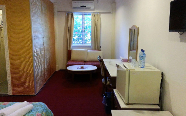 Easy Hotel
