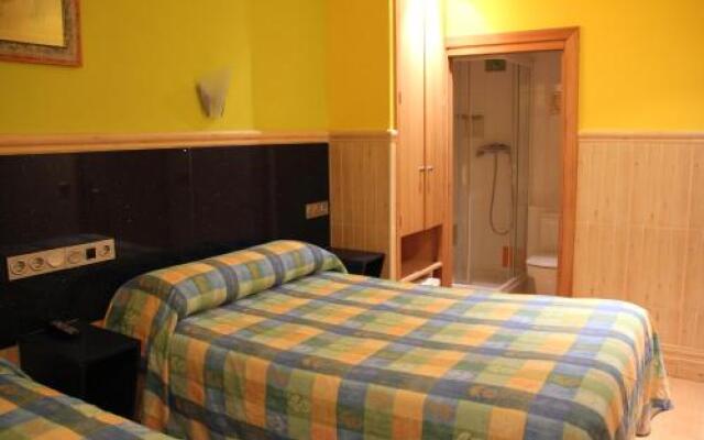 Hostal Izar Bat