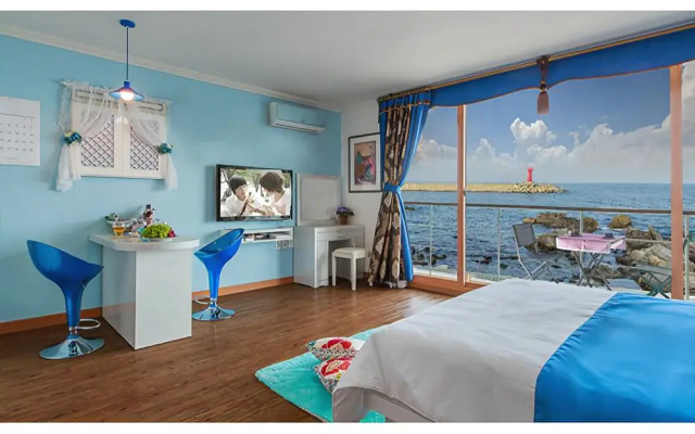 Yangyang Seaglow Rainbow Pension